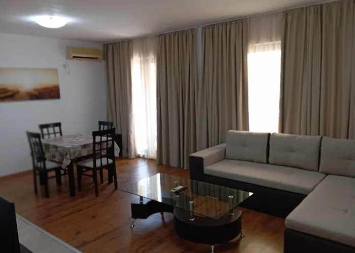 Victoria's -marina Cape - *